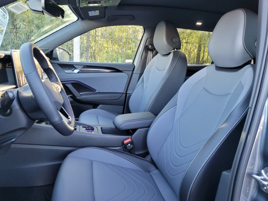 New 2026 Volkswagen Tiguan SE R-Line AWD/4WD image 11