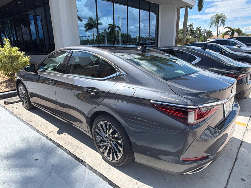 Certified 2024 Lexus ES 350 w/ Technology Package FWD image 10