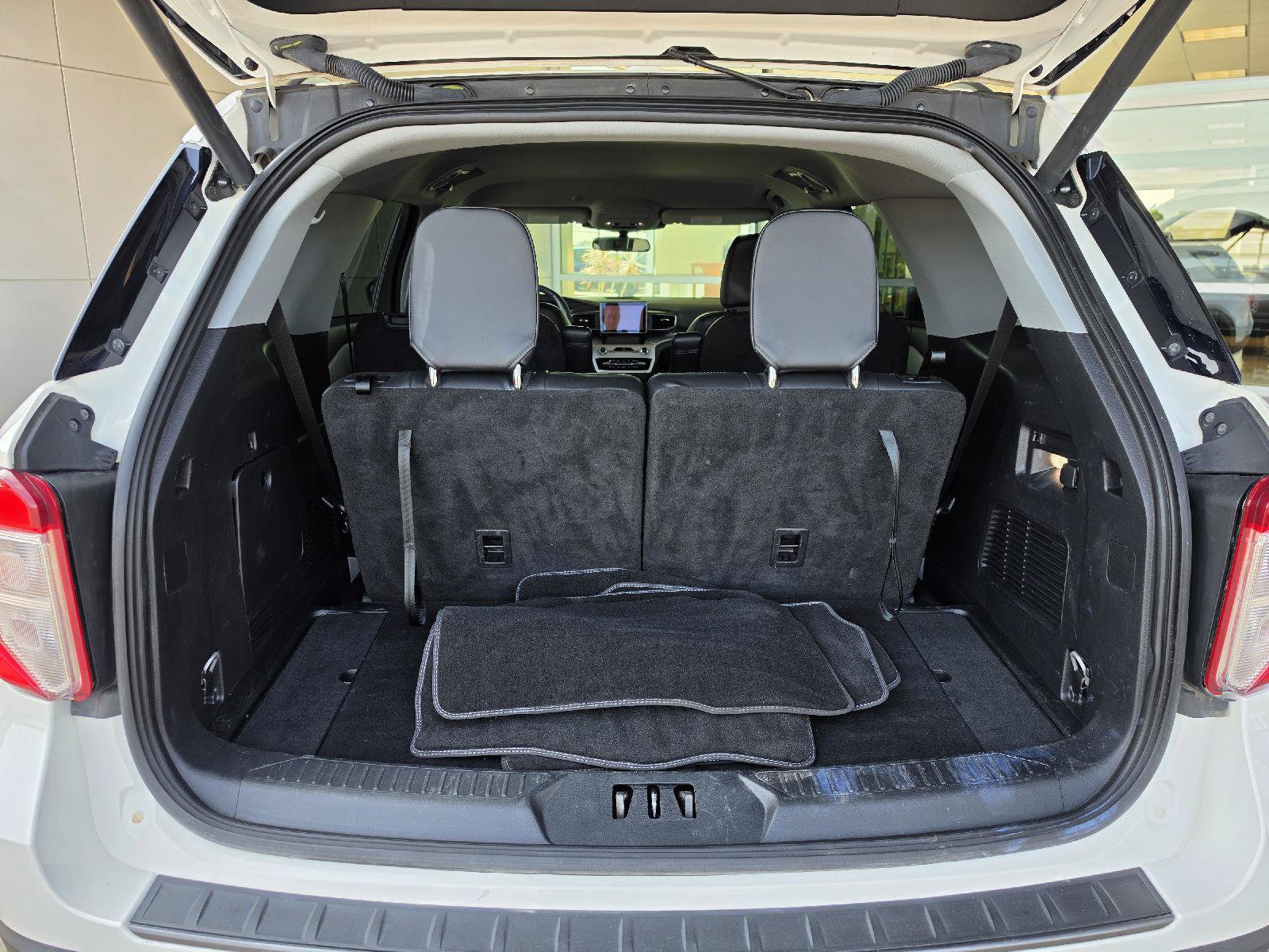 Used 2023 Ford Explorer XLT w/ Equipment Group 202A AWD/4WD image 5