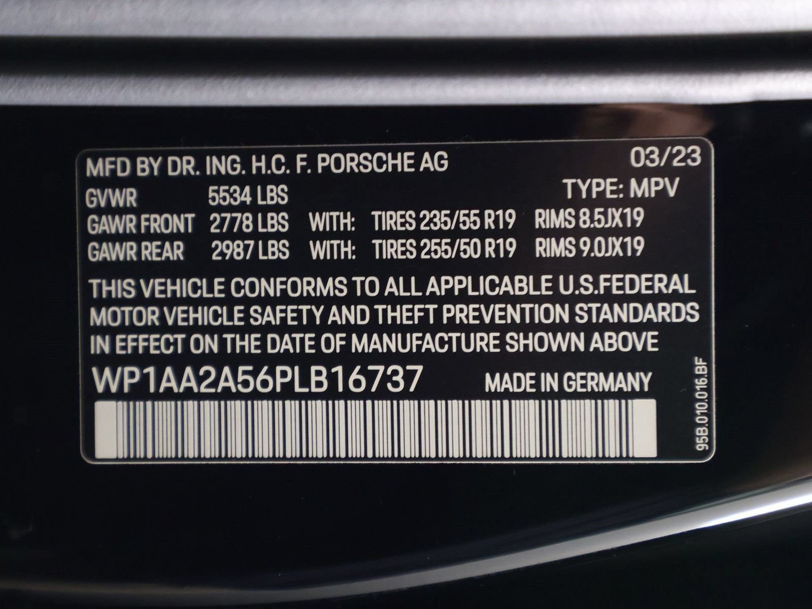Certified 2023 Porsche Macan AWD/4WD image 19