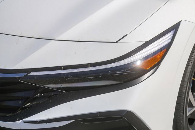 New 2026 Hyundai Elantra Limited FWD image 8