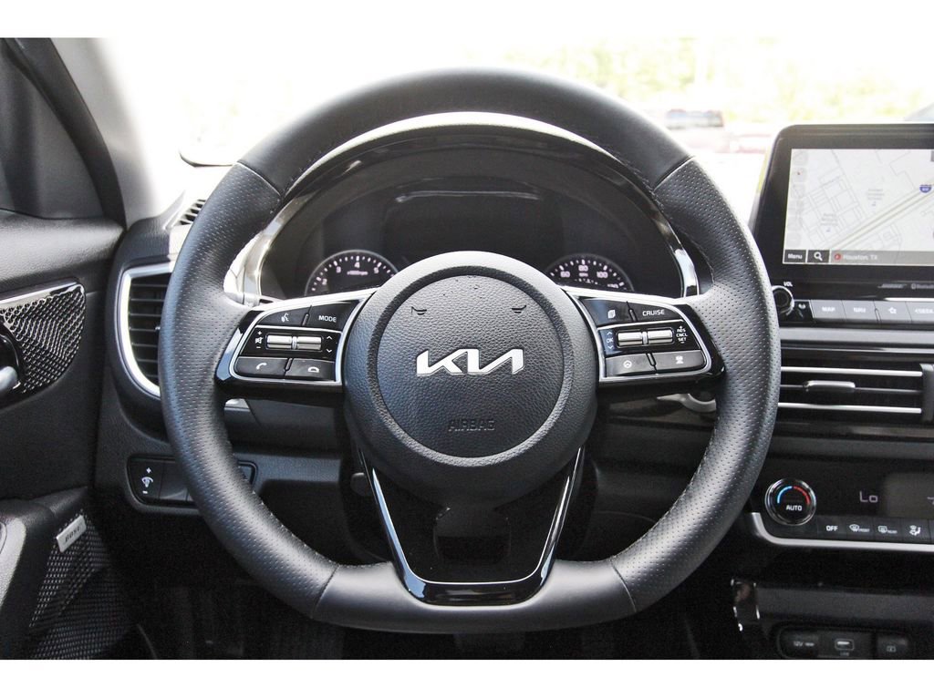 Used 2023 Kia Seltos SX w/ SX Sunroof Package image 17