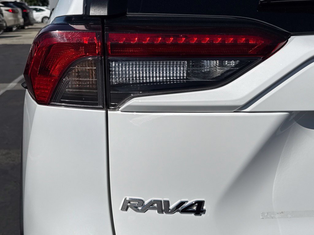 Certified 2021 Toyota RAV4 LE AWD/4WD image 16