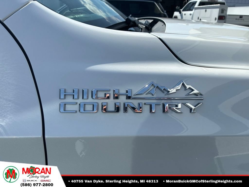 Used 2025 Chevrolet Tahoe High Country AWD/4WD image 3