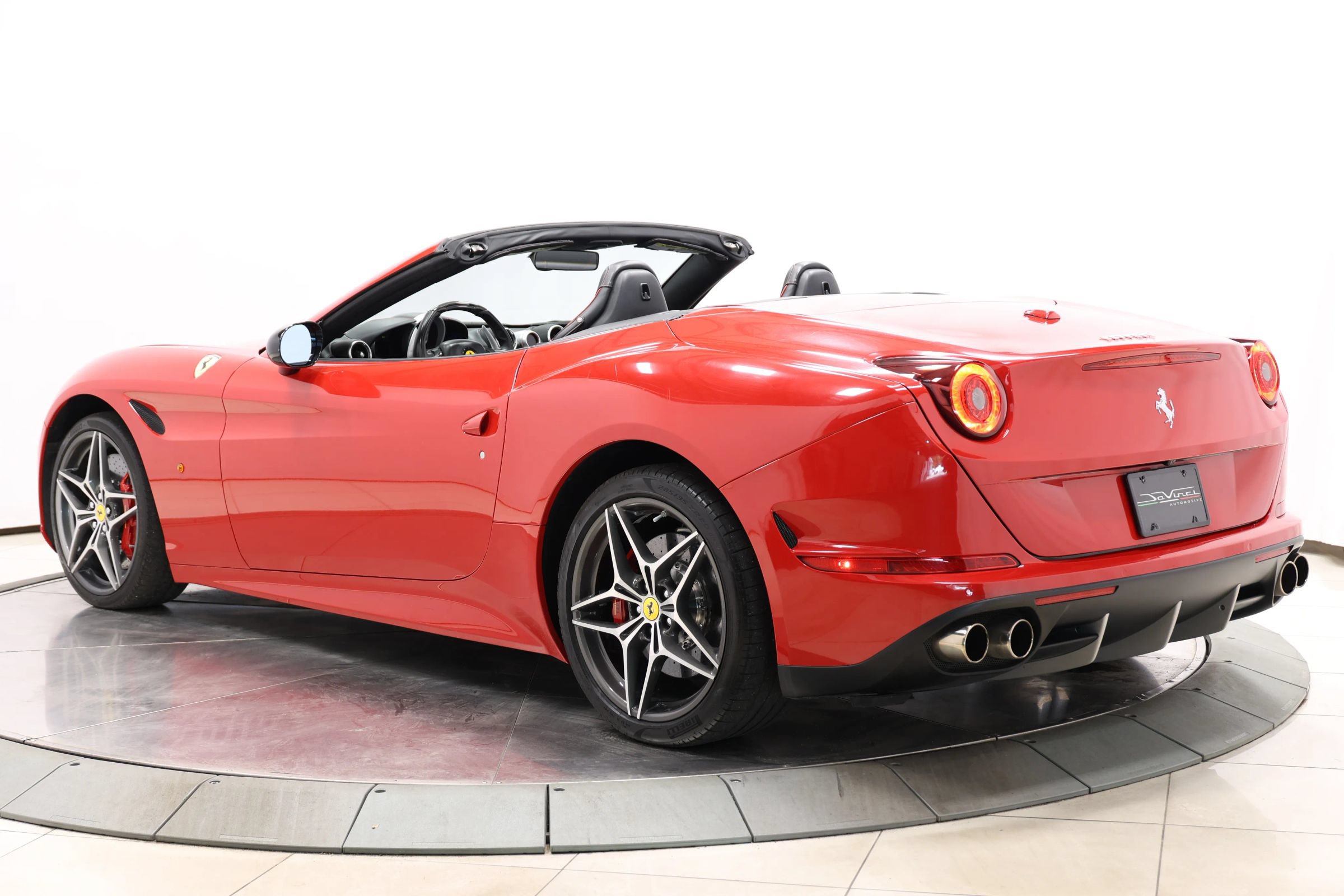 Used 2017 Ferrari California T RWD image 54