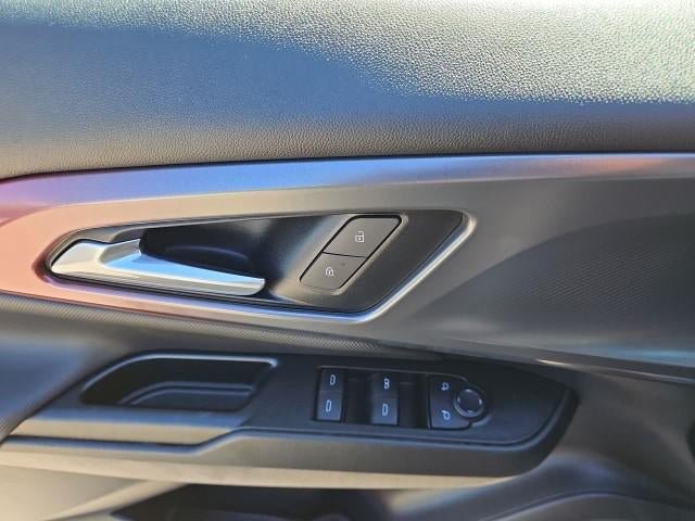 Used 2024 Chevrolet Equinox EV RS FWD image 21