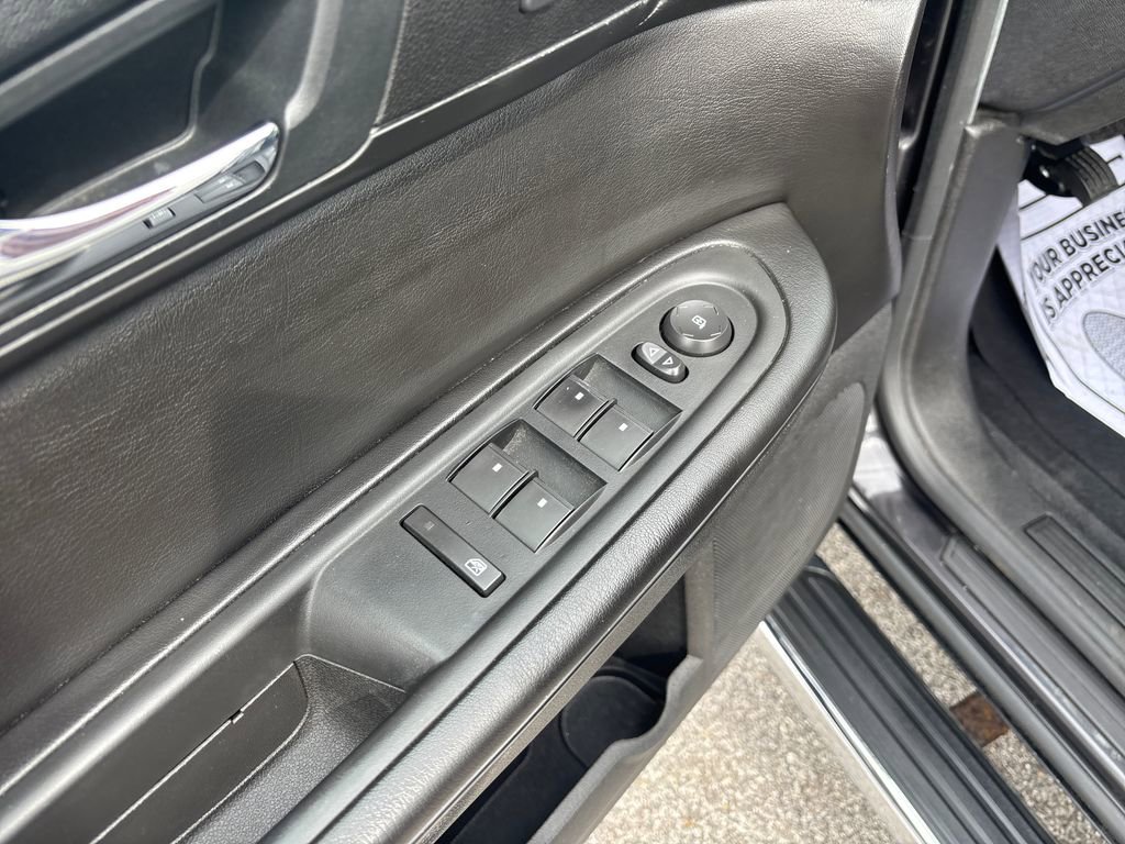 Used 2016 GMC Acadia SLE image 15