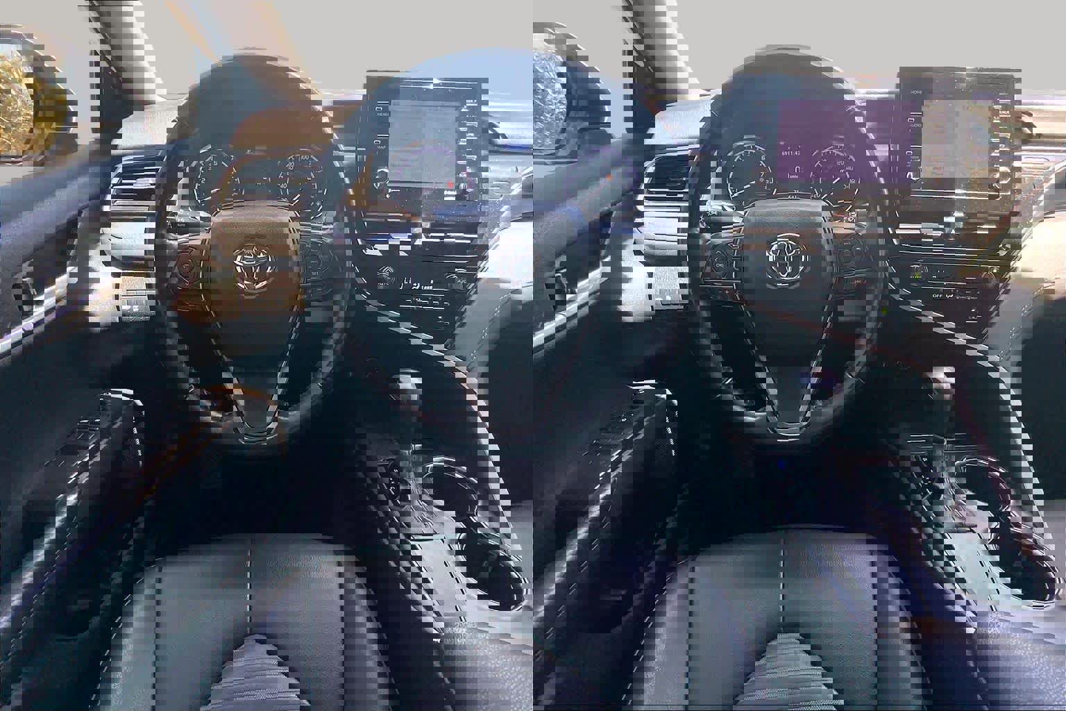 Used 2021 Toyota Camry SE FWD image 5