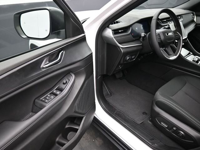 New 2025 Jeep Grand Cherokee Laredo image 13