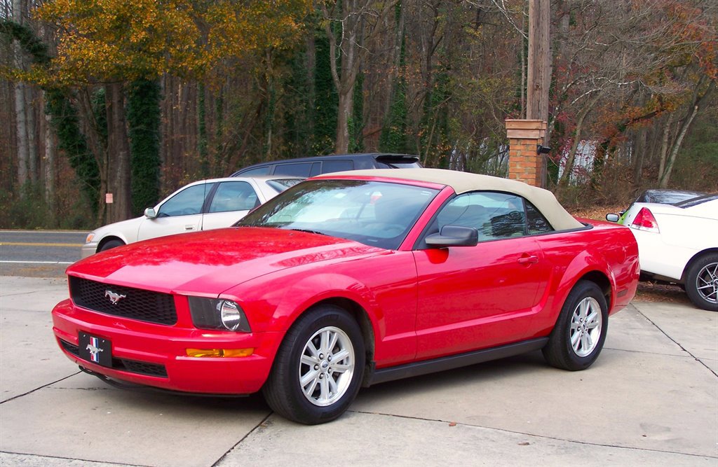 Used 2007 Ford Mustang Premium RWD image 1