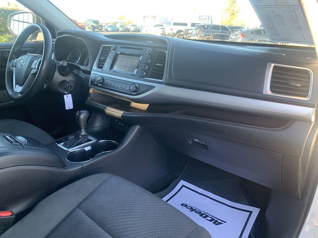 Used 2019 Toyota Highlander LE image 27