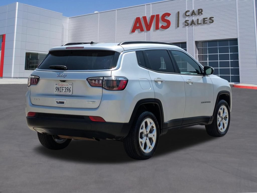Used 2025 Jeep Compass Latitude w/ Sun & Sound Group AWD/4WD image 6