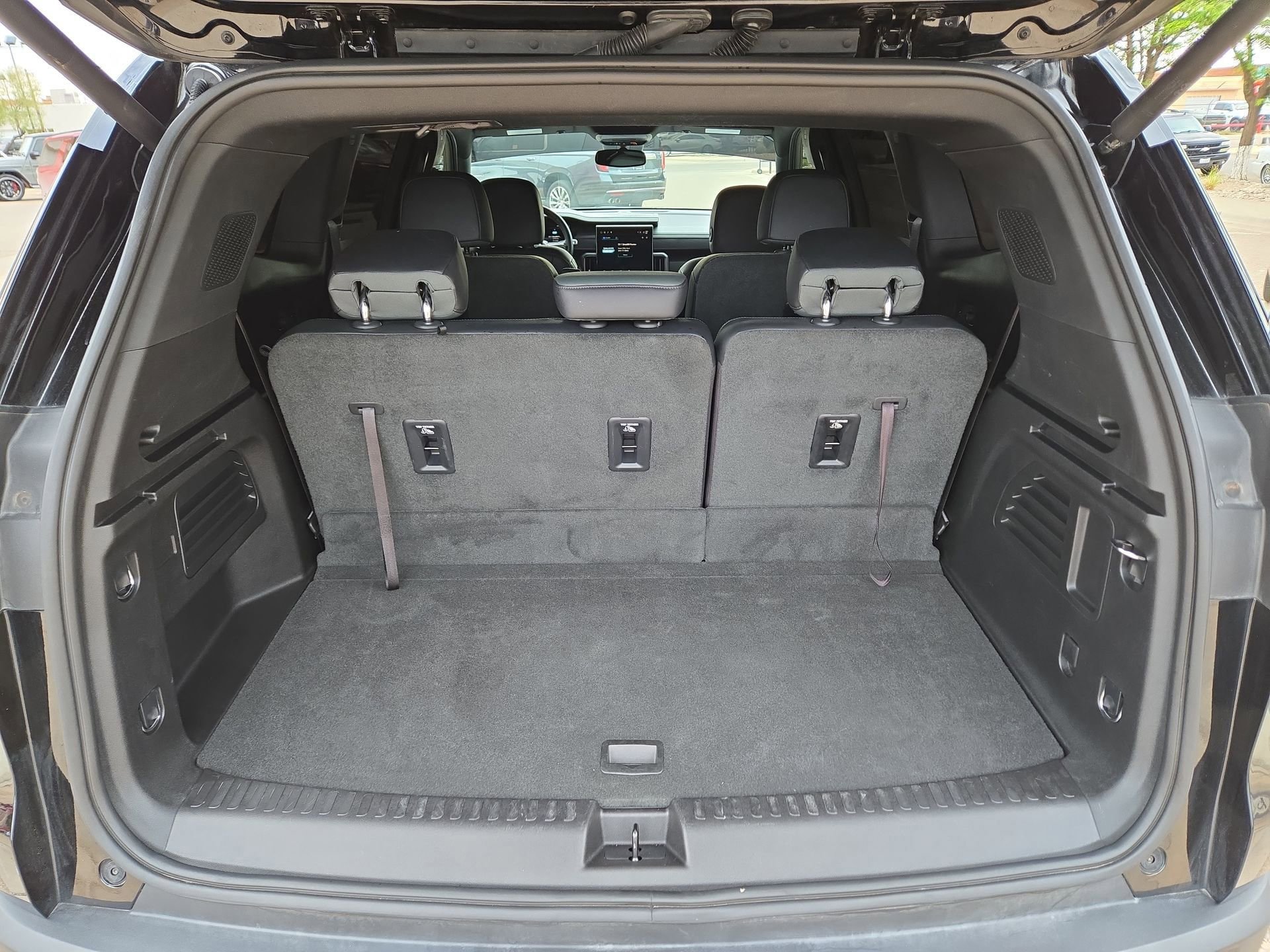 Used 2024 GMC Acadia AT4 w/ Luxury Package image 12