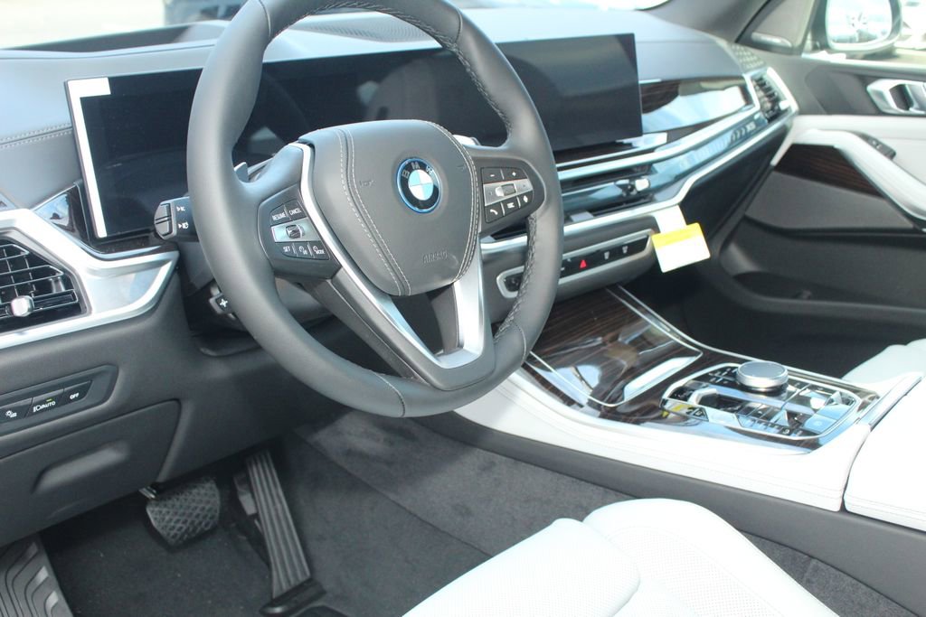 New 2026 BMW X5 xDrive50e image 12