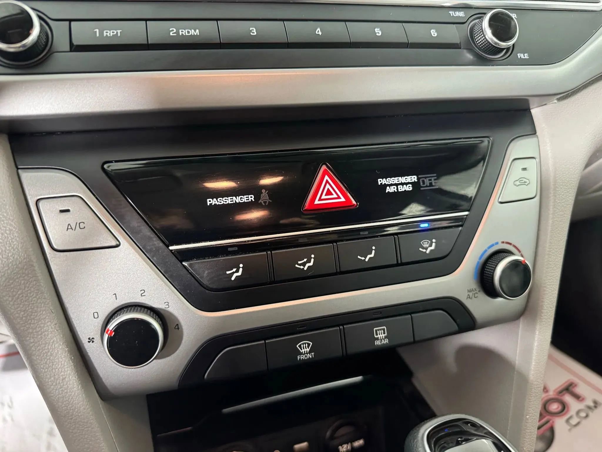 Used 2018 Hyundai Elantra SE w/ Cargo Package FWD image 18