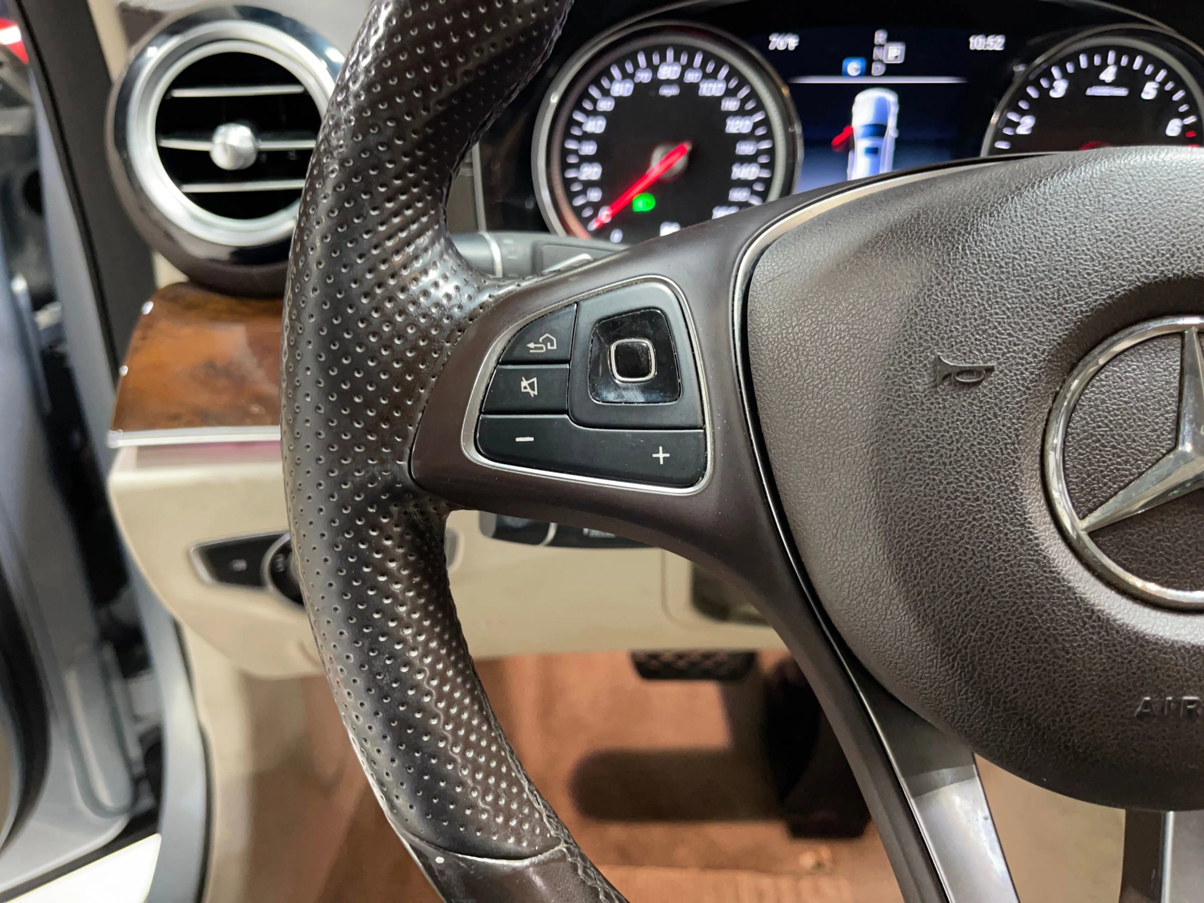 Used 2017 Mercedes-Benz E 300 4MATIC w/ Premium 1 Package image 41