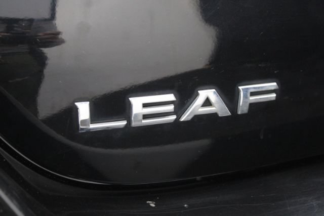 Used 2015 Nissan Leaf SL w/ Premium Package FWD image 9