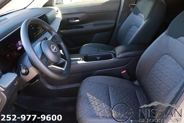 Used 2025 Nissan Kicks SV w/ Charging Package image 13