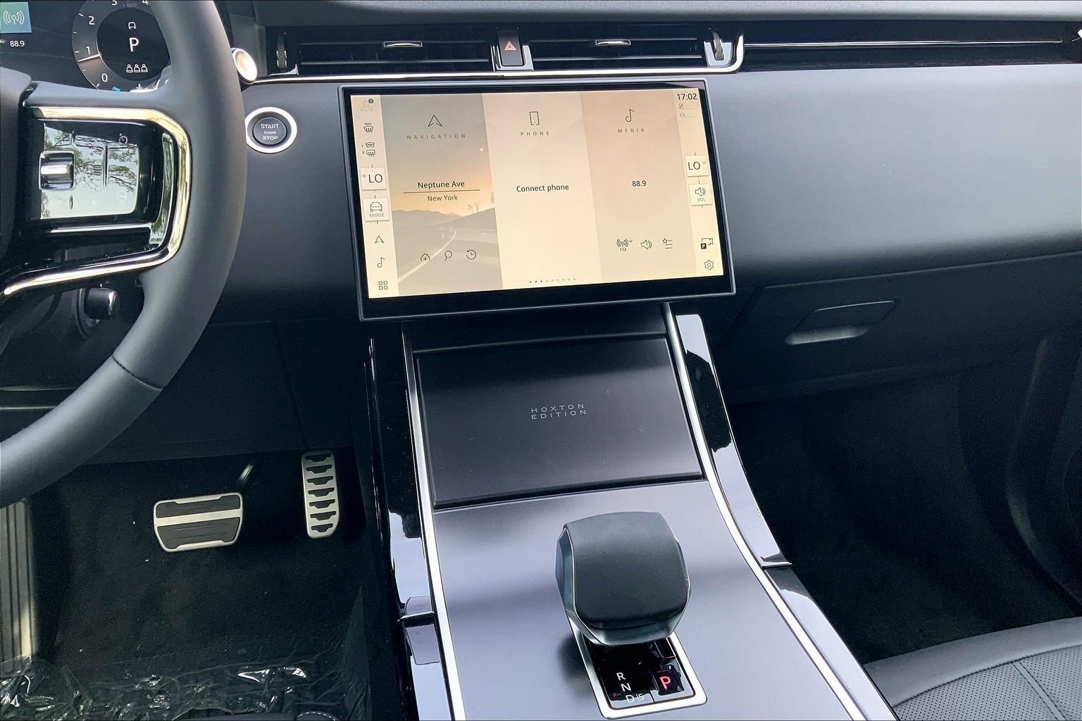 New 2026 Land Rover Range Rover Evoque Hoxton AWD/4WD image 6
