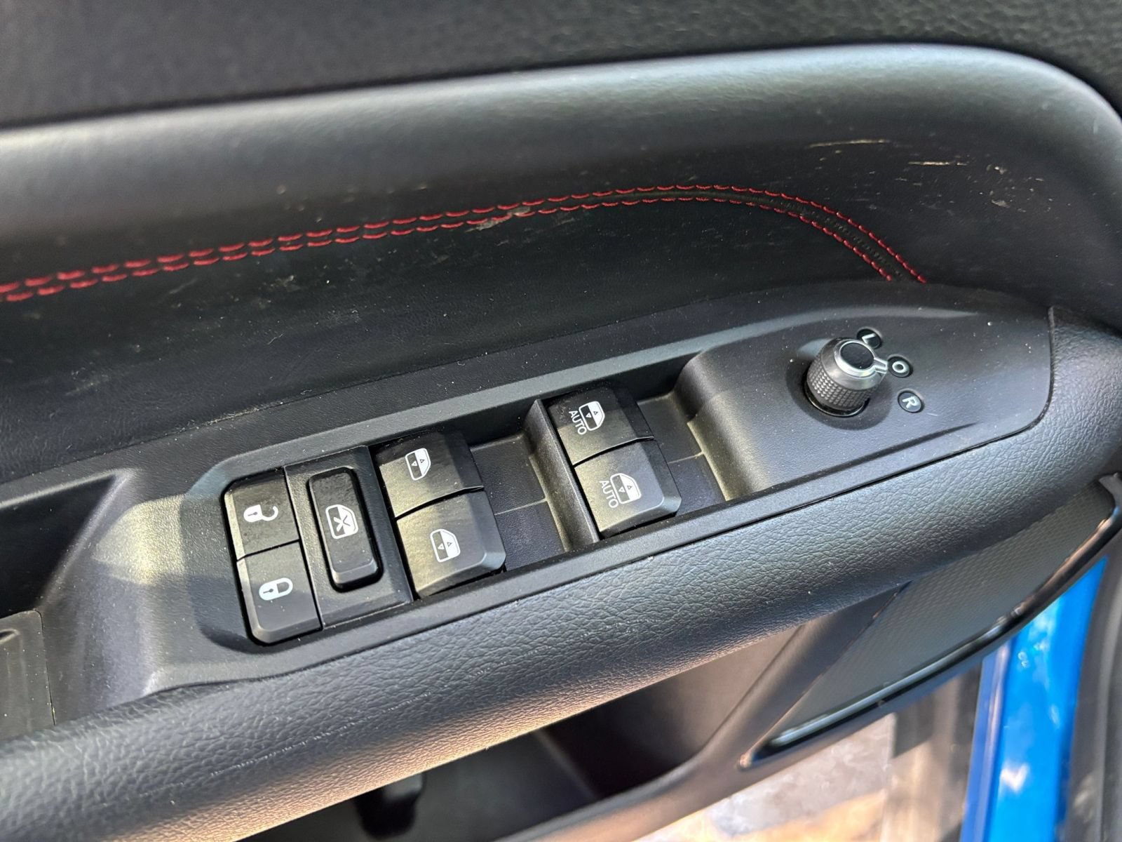 Used 2025 Jeep Compass Trailhawk AWD/4WD image 18