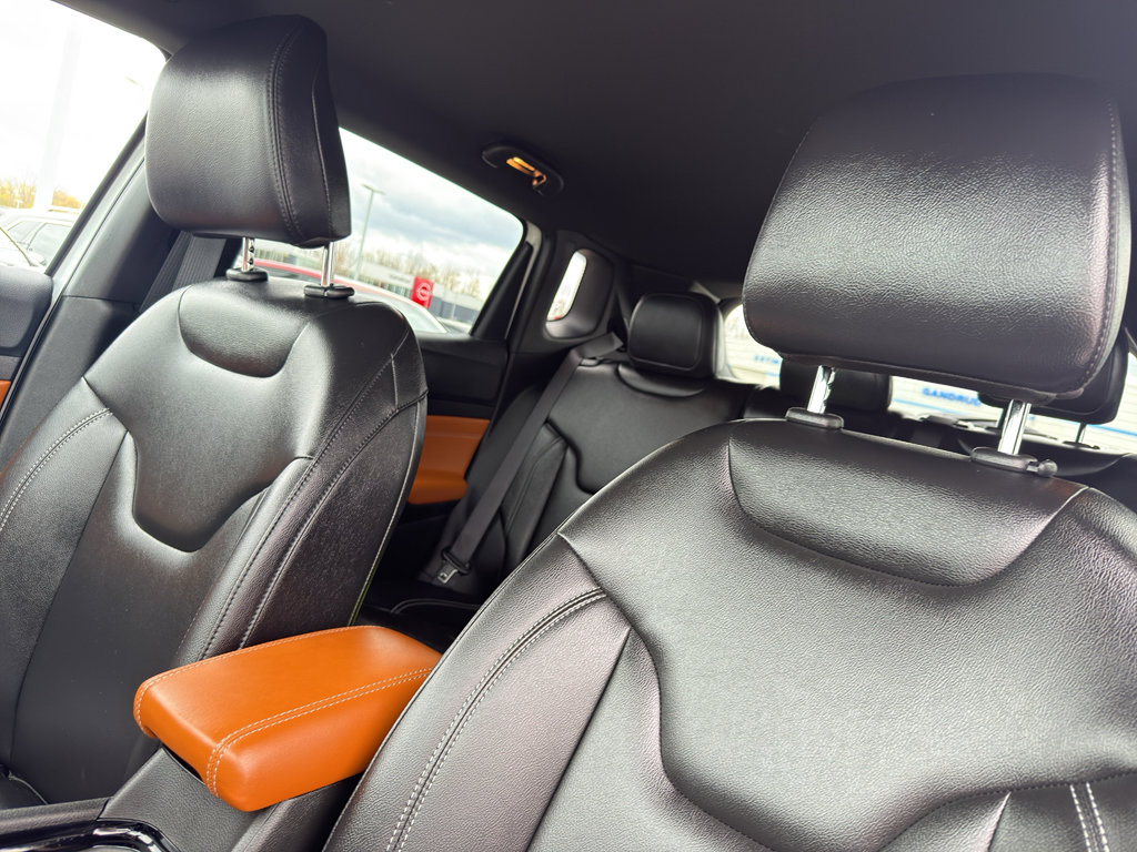 Used 2025 Jeep Compass Limited AWD/4WD image 28