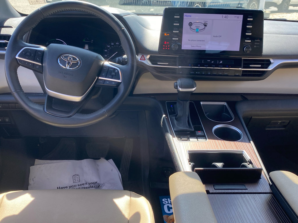 Used 2024 Toyota Sienna XLE image 7