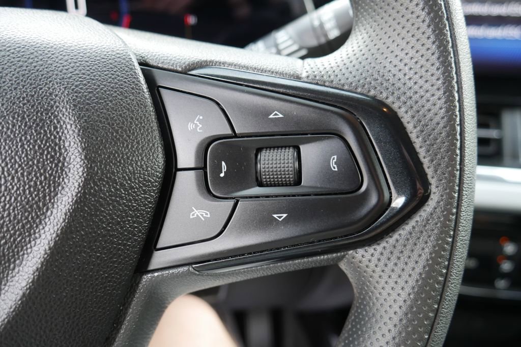 Used 2025 Chevrolet Trax LT FWD image 12