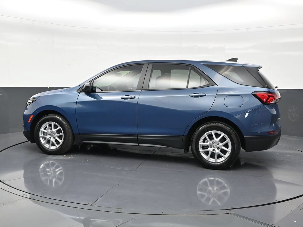Used 2024 Chevrolet Equinox LS FWD image 2