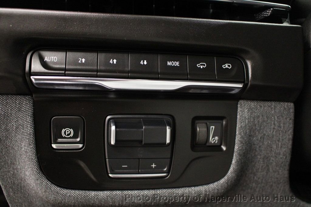 Used 2025 Cadillac Escalade ESV Sport Platinum w/ LPO, ONYX Package image 18