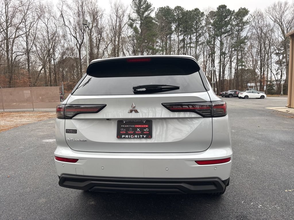 New 2026 Mitsubishi Outlander ES FWD image 6
