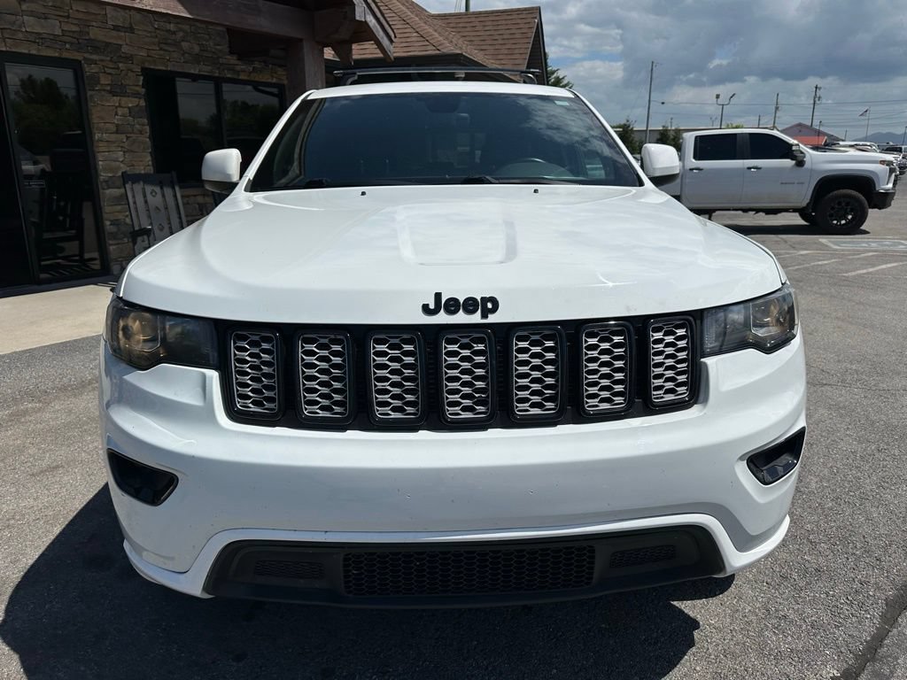Used 2018 Jeep Grand Cherokee Altitude RWD image 11