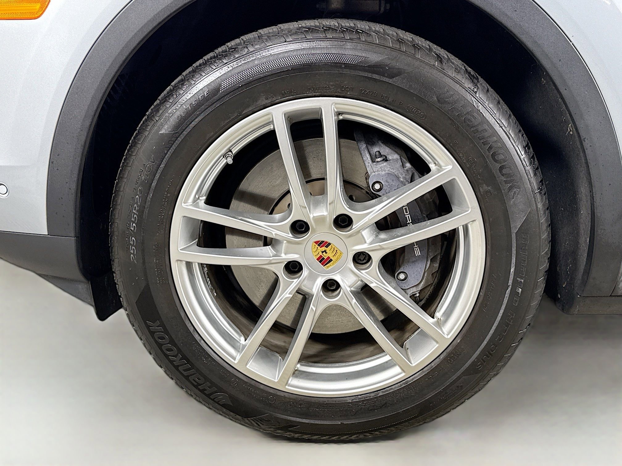 Certified 2024 Porsche Cayenne AWD/4WD image 30
