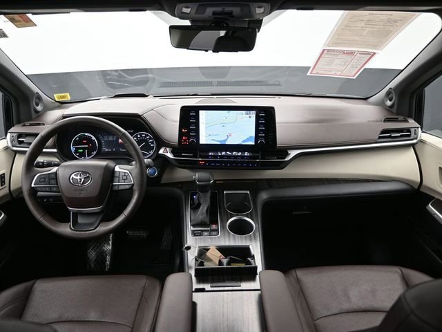 Certified 2024 Toyota Sienna Platinum image 32