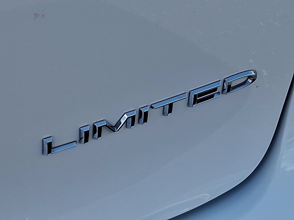 Used 2026 Chrysler Pacifica Limited FWD image 36