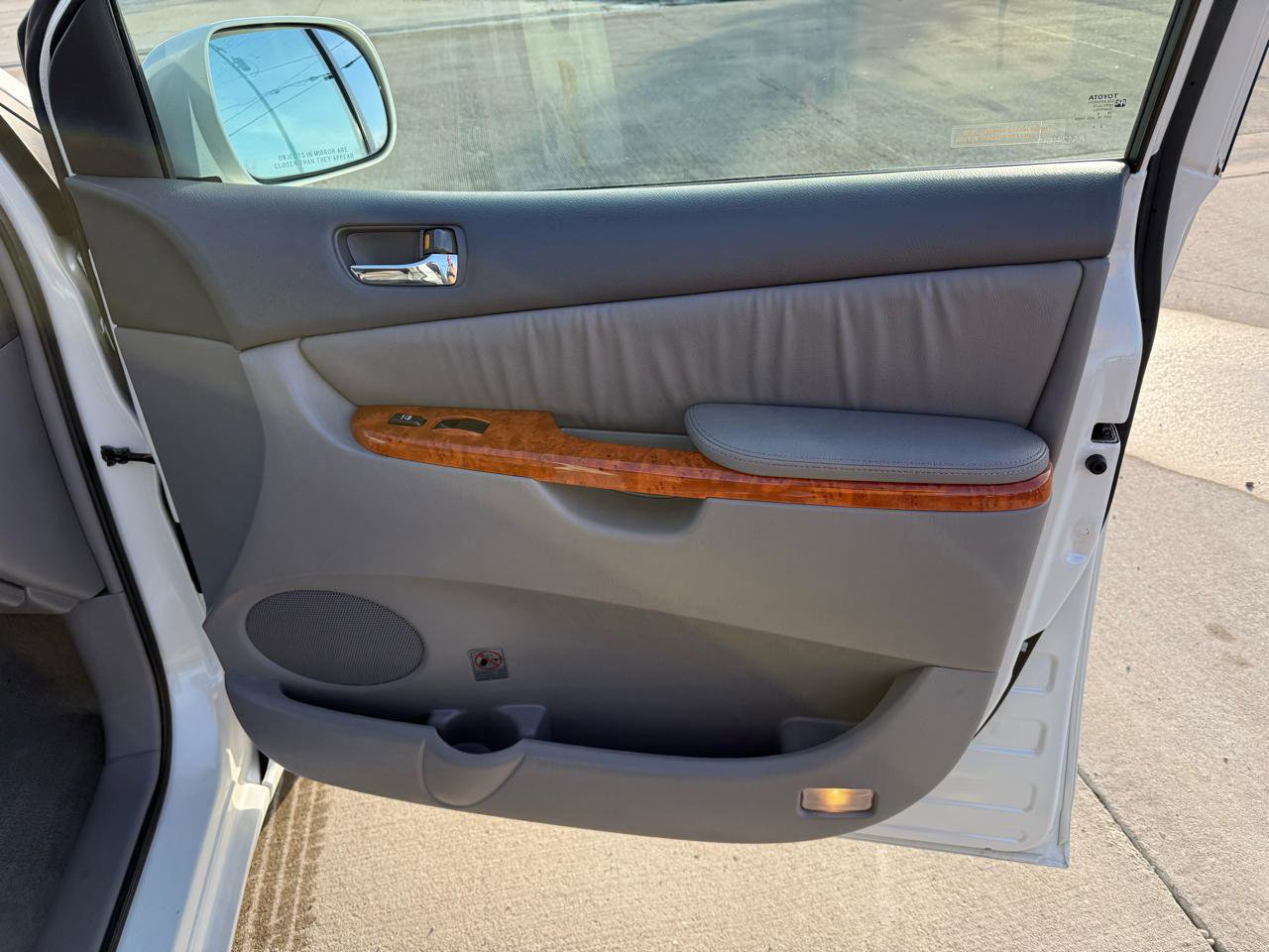 Used 2009 Toyota Sienna XLE image 23