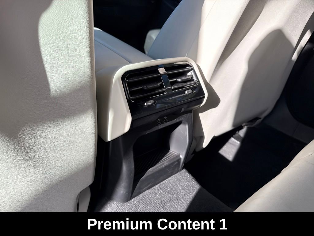 Used 2025 BMW 530i xDrive w/ Premium Package image 26