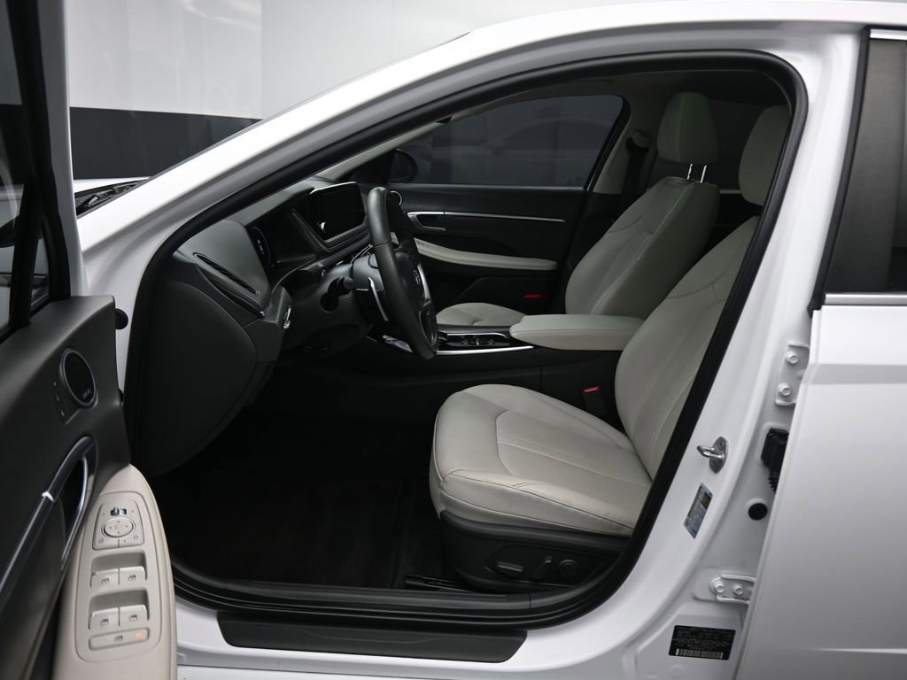 Used 2023 Hyundai Sonata Limited w/ Preferred Accessory Package FWD image 12