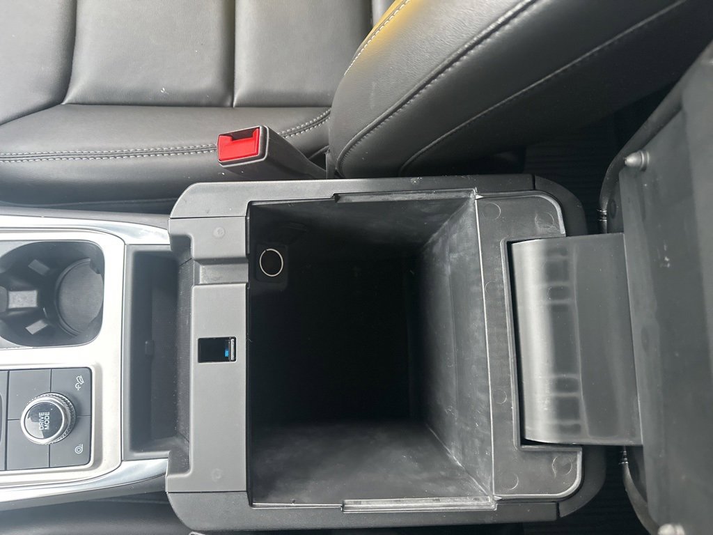 Used 2022 Ford Explorer XLT w/ Equipment Group 202A image 29