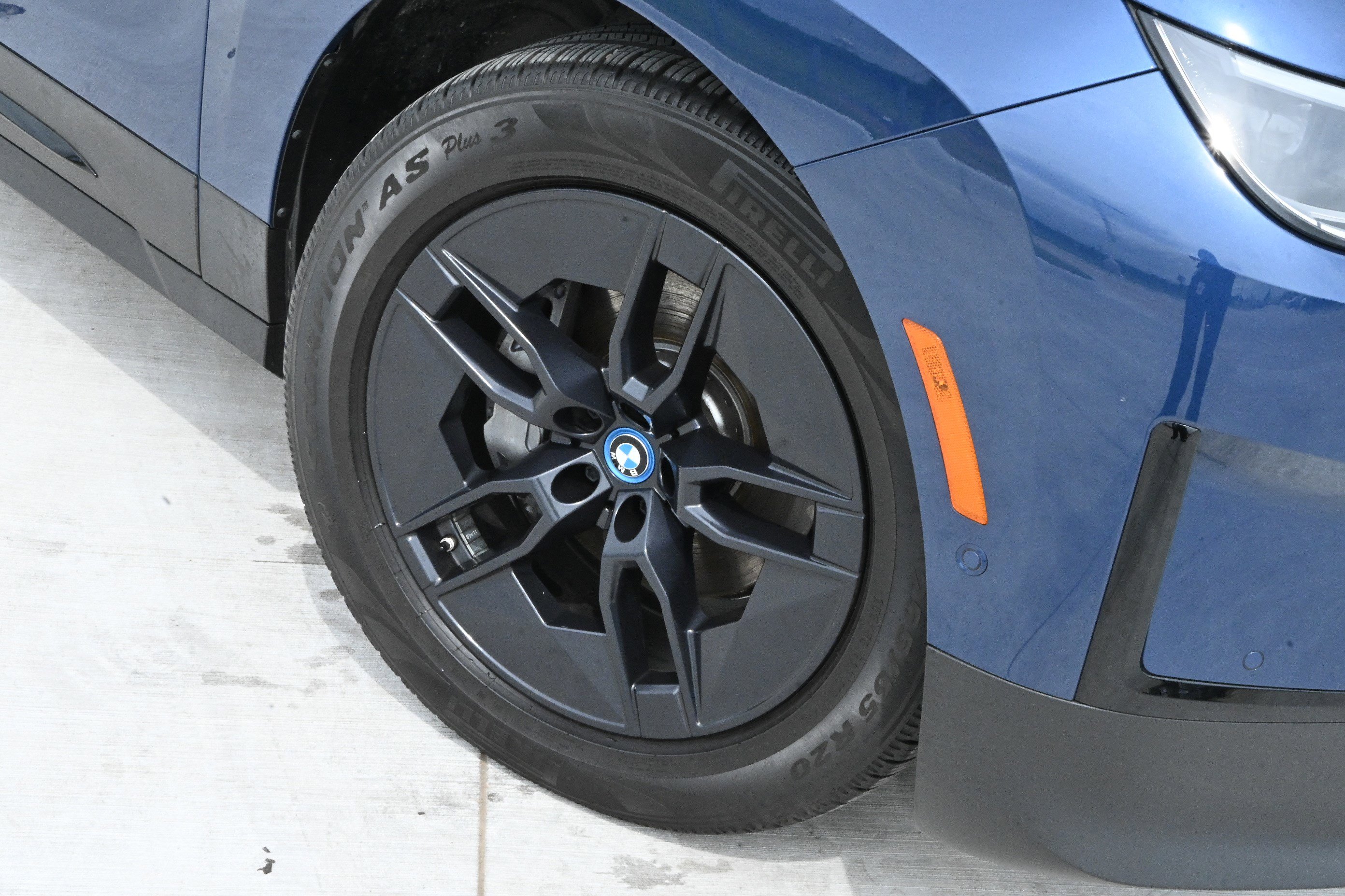 Certified 2023 BMW iX xDrive50 w/ Premium Package AWD/4WD image 11
