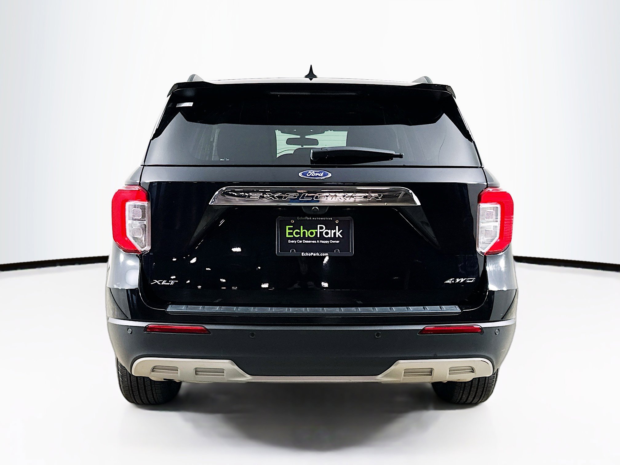 Used 2024 Ford Explorer XLT w/ Equipment Group 202A image 7