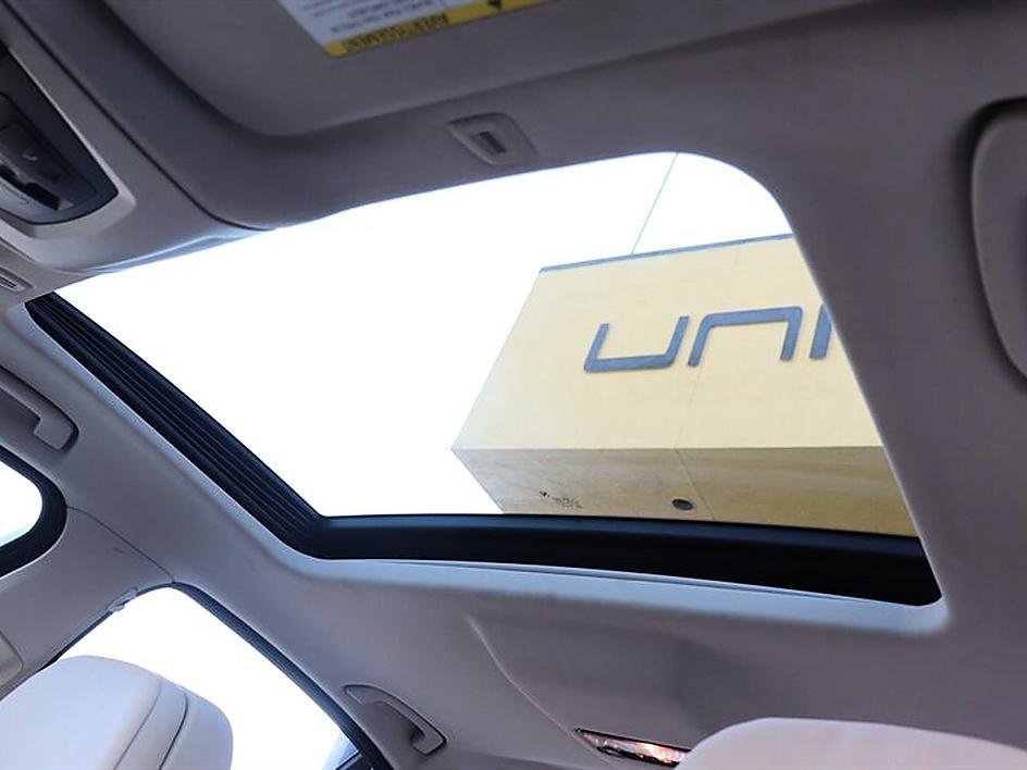 Used 2011 BMW 550i Sedan image 36