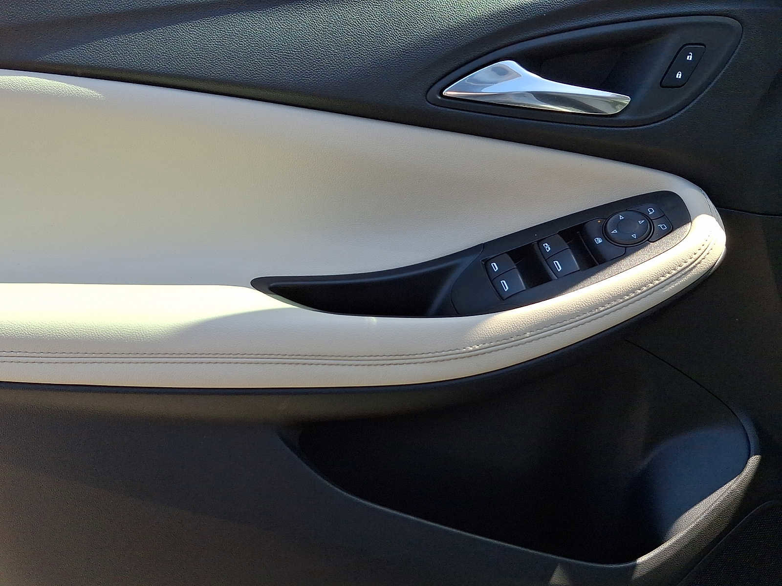 Certified 2023 Buick Encore GX Select AWD/4WD image 14