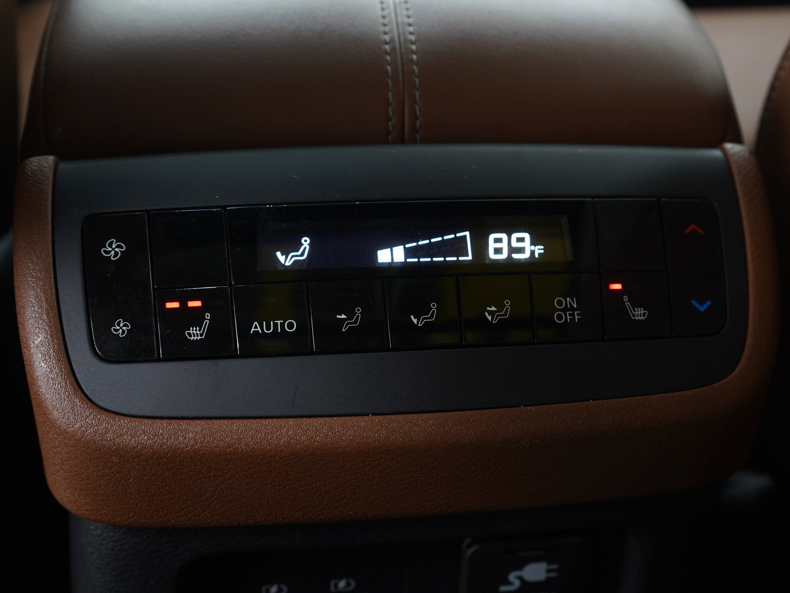 Used 2025 Nissan Pathfinder Platinum w/ Cargo Package image 23