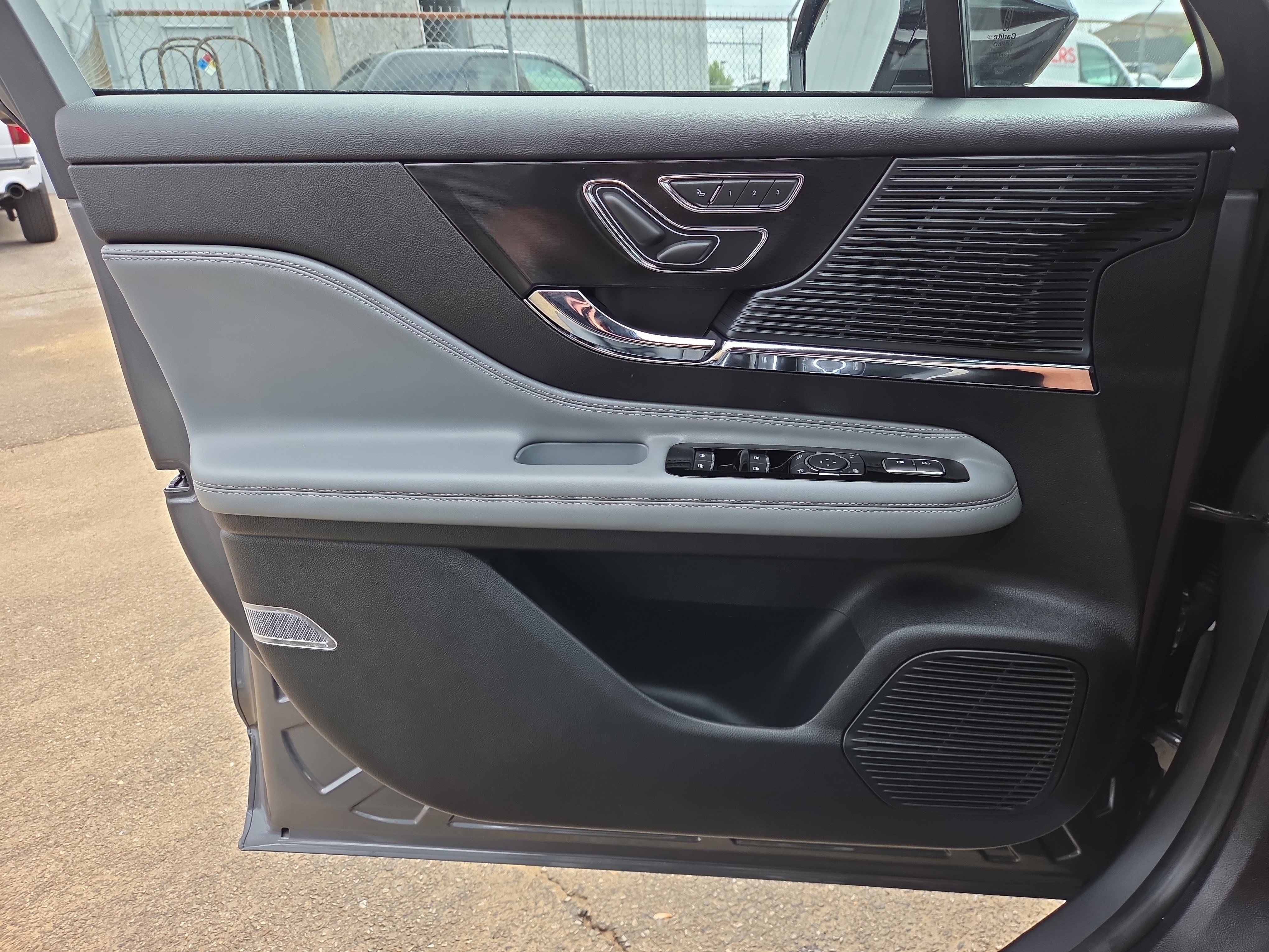 Used 2022 Lincoln Corsair AWD w/ Premium Package image 18