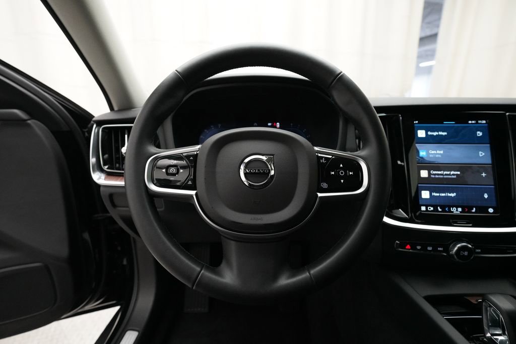 Used 2025 Volvo V60 B5 Cross Country Plus image 4