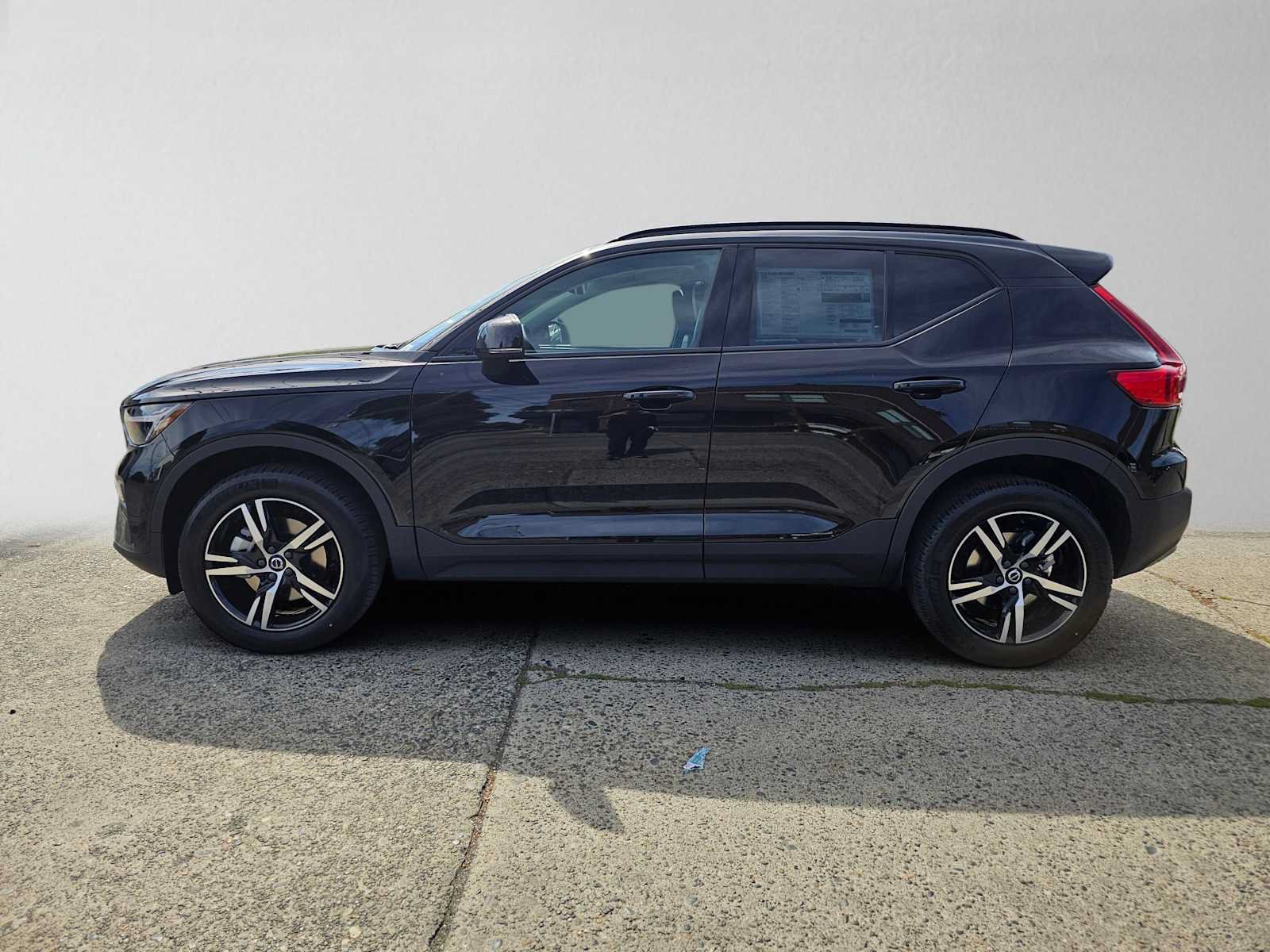 New 2026 Volvo XC40 B5 Core w/ Protection Package Premier AWD/4WD image 6