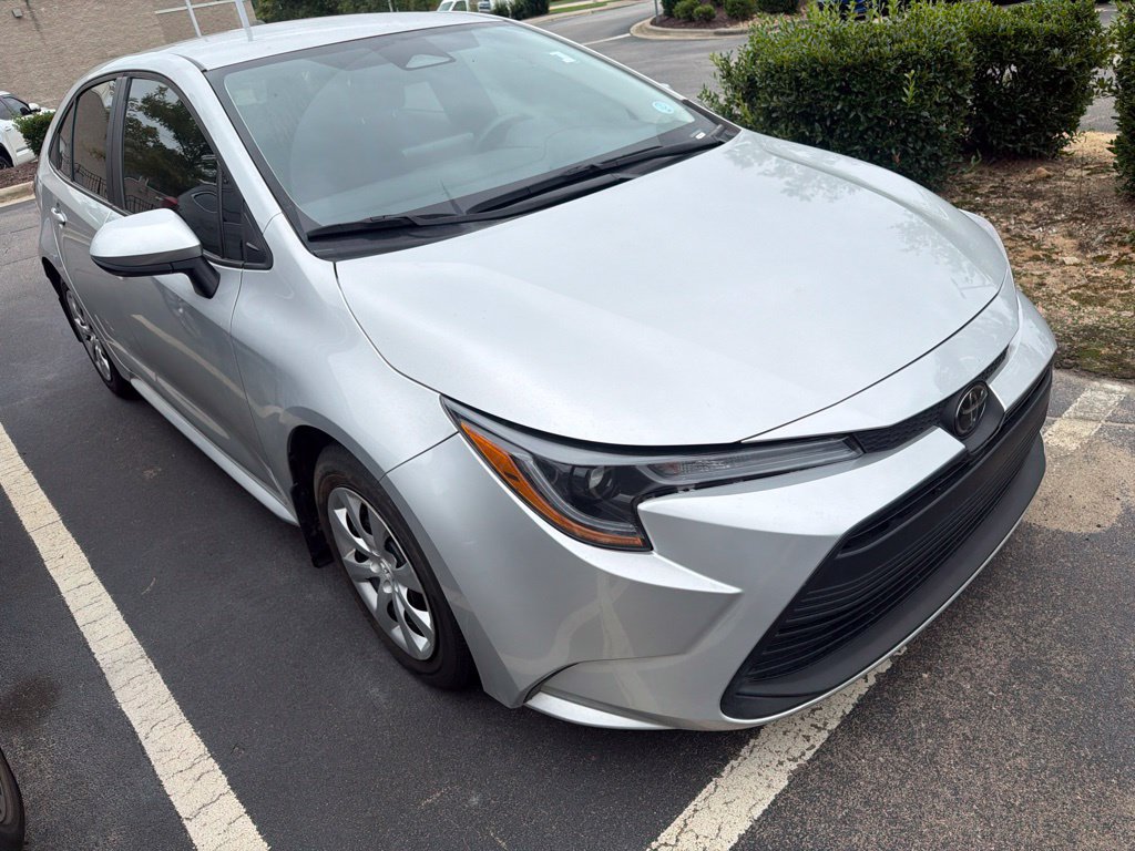 Used 2025 Toyota Corolla LE FWD image 4