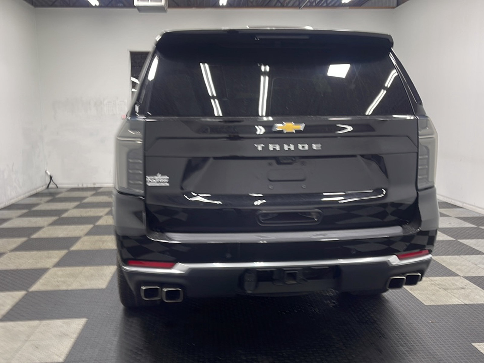 Used 2025 Chevrolet Tahoe High Country AWD/4WD image 16