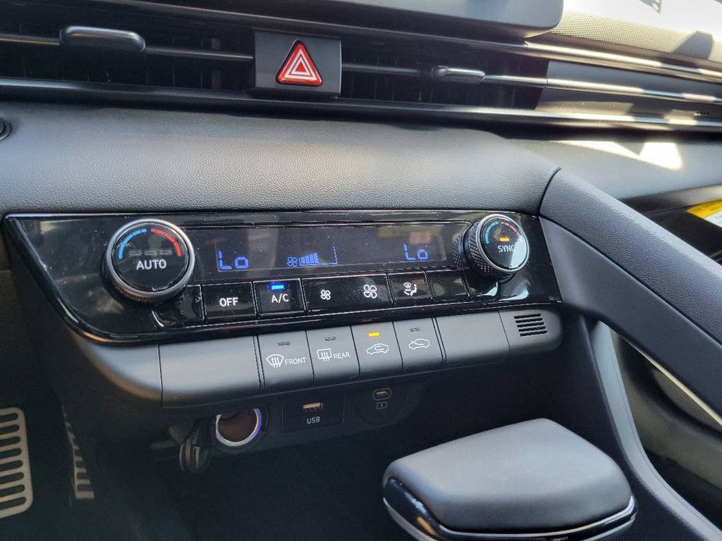 Used 2025 Hyundai Elantra Sport FWD image 25