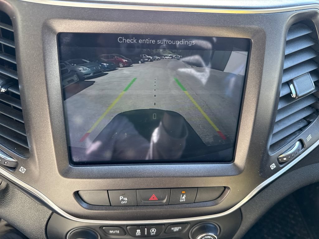 Used 2021 Jeep Cherokee Trailhawk AWD/4WD image 26